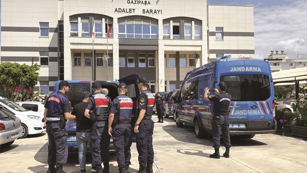 Gazipaşa karıştı! Reçete operasyonunda çok sayıda gözaltı