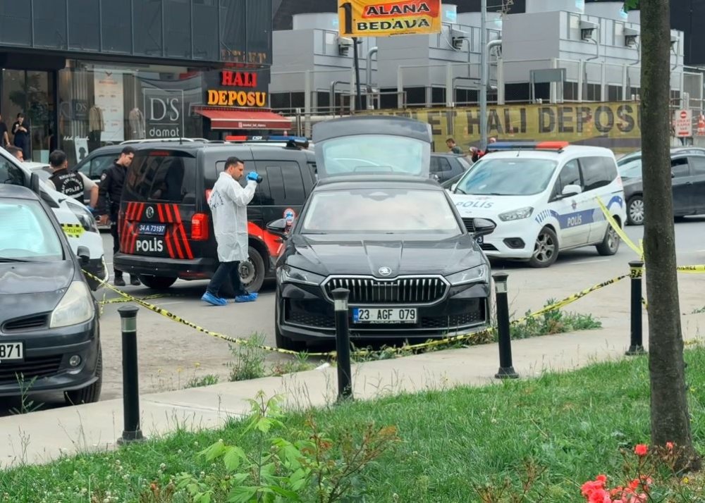 İşe gitmeyen Hüseyin Yalçın Bağcılar'da aracın içinde bulundu