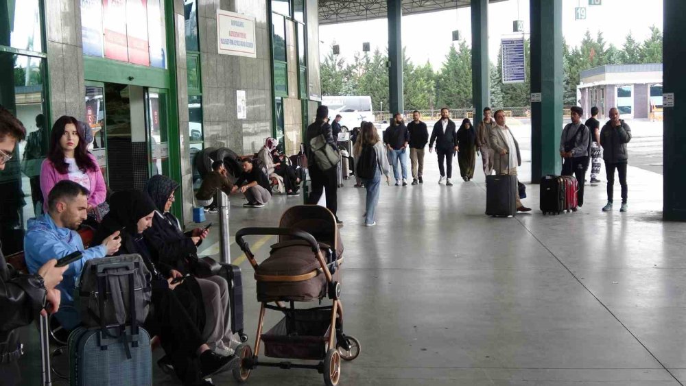 Otogarda biletler tükendi! Günlük 1200 araç yetmiyor