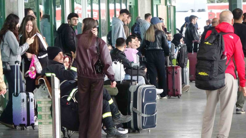 Otogarda biletler tükendi! Günlük 1200 araç yetmiyor