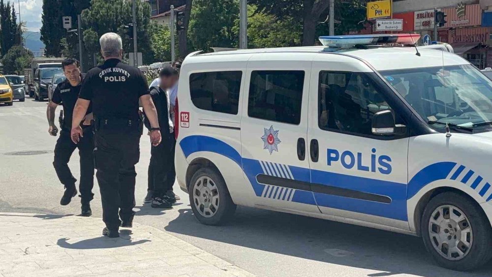 Polisten Zamanında Müdahale: Sokak Ortasında Dehşet Önledi