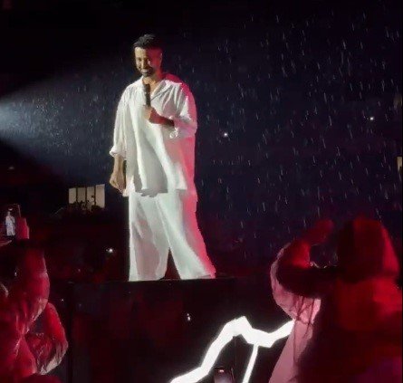 Sahne hatası Tan Aşçı'ya şoku yaşattı! Konserine devam etti