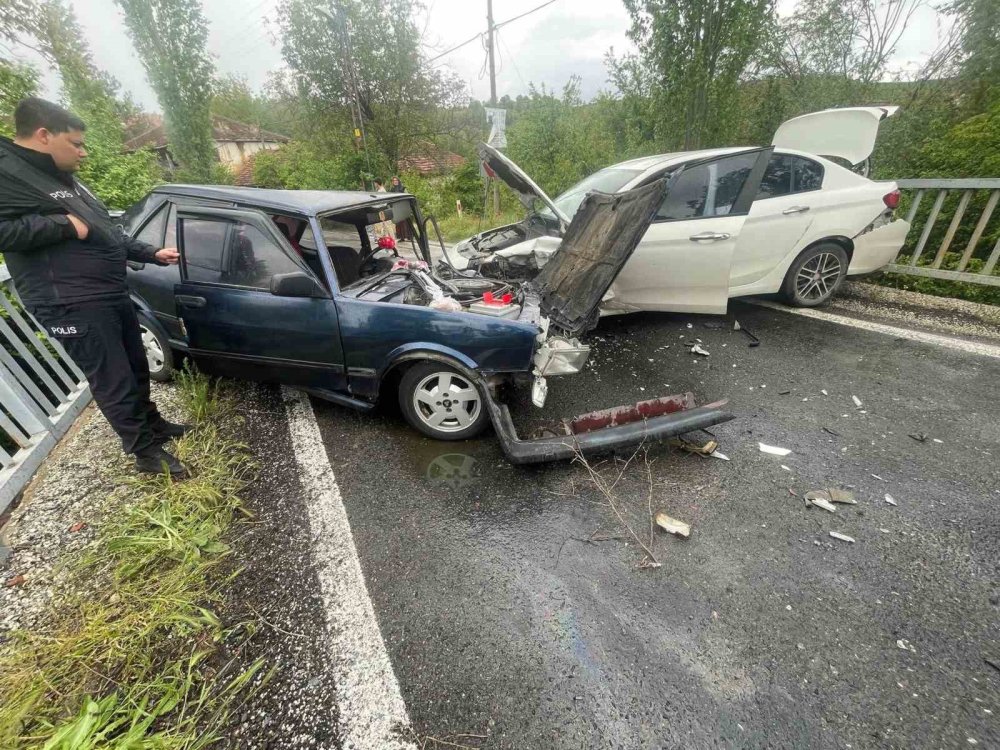 TOFAŞ BMW'yle kafa kafaya çarpıştı