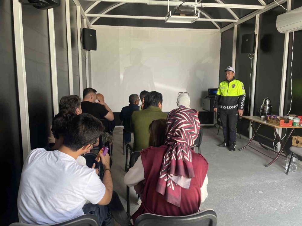 Bayram Yolunda Konya'da Hayat Kurtaran Çadır