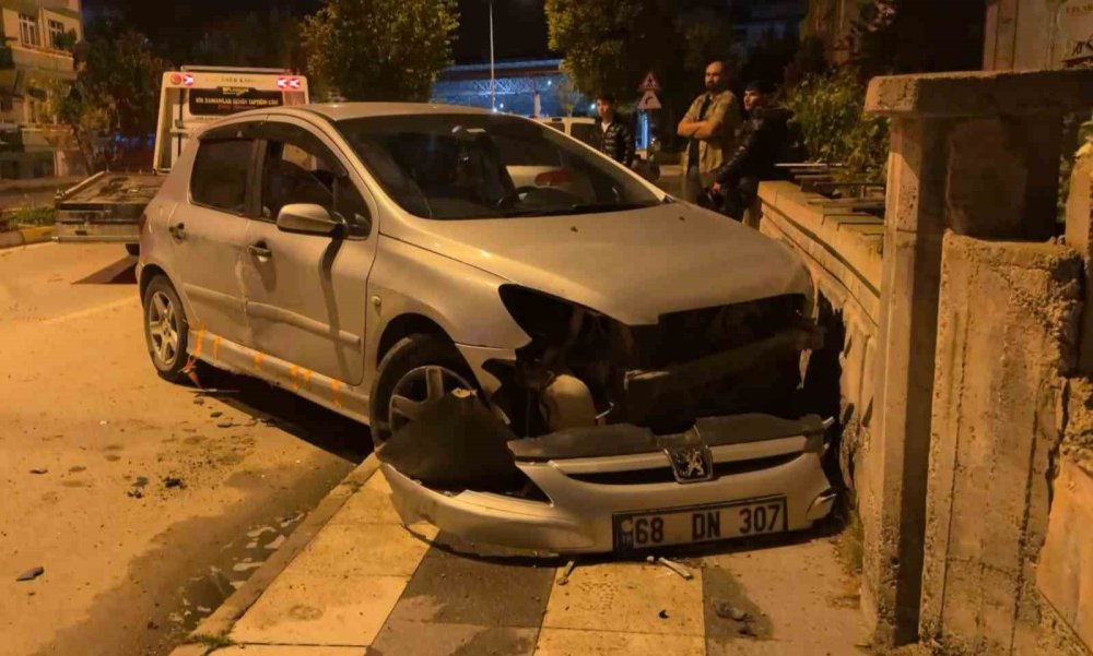 Duvara Çarpan Sürücüye Rekor Ceza: Ehliyeti Elinden Alındı