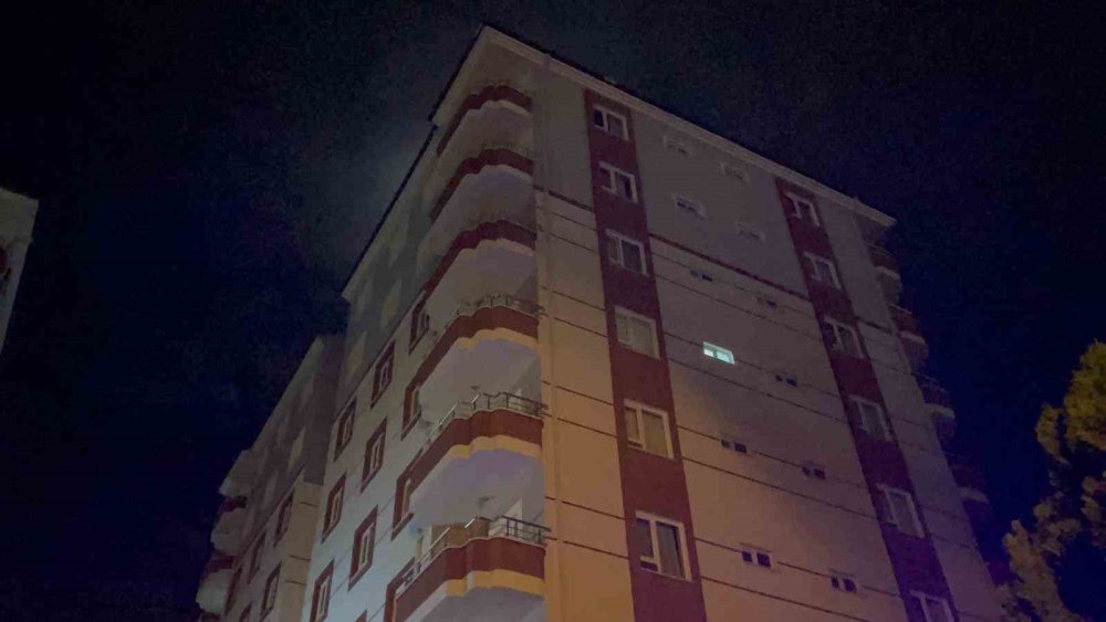 Öfkeli Kadın, Dini Nikahlı Eşini Bıçakla Ağır Yaraladı