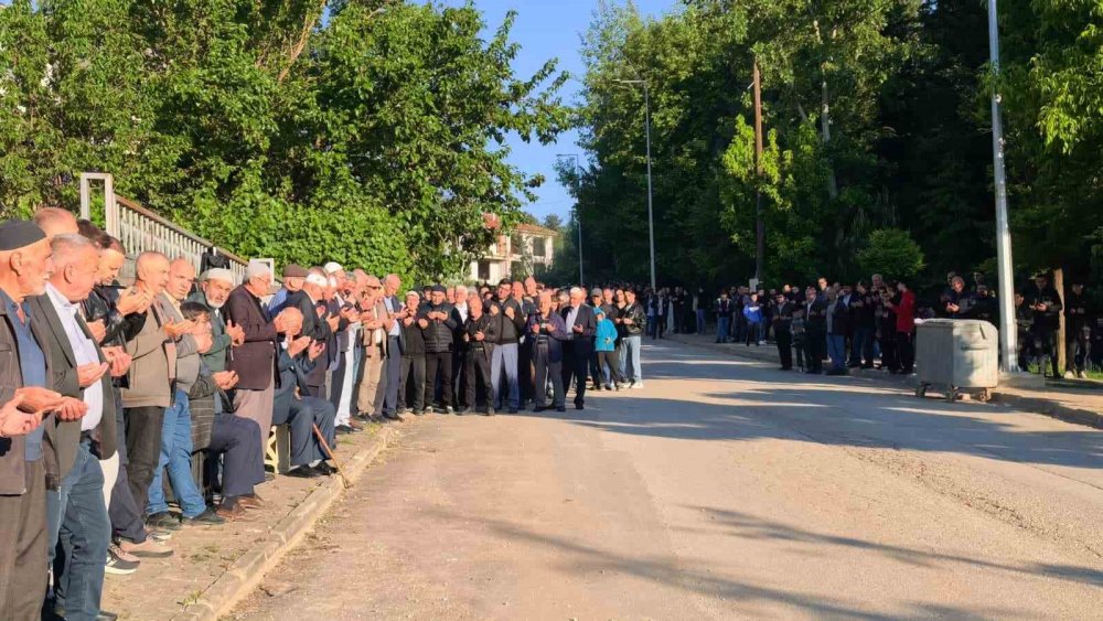 60 yıldır süren gelenek: Bayramlaşmada 1 kilometrelik kuyruk oluştu