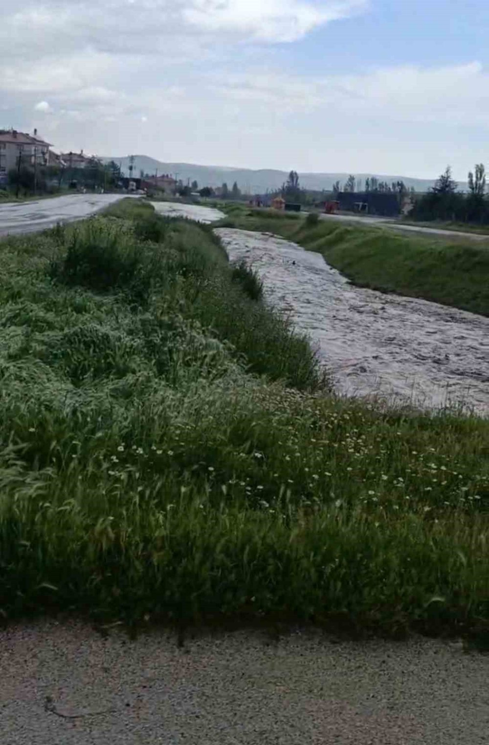 Kuzeydoğusu sel olup akan Başkent
