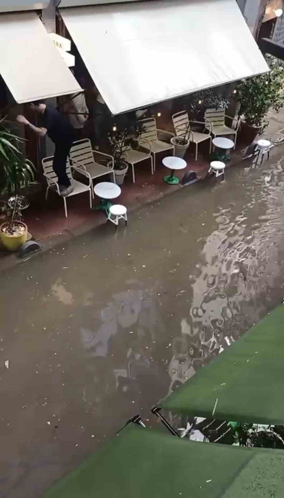 Sağanak arkasında göl bıraktı