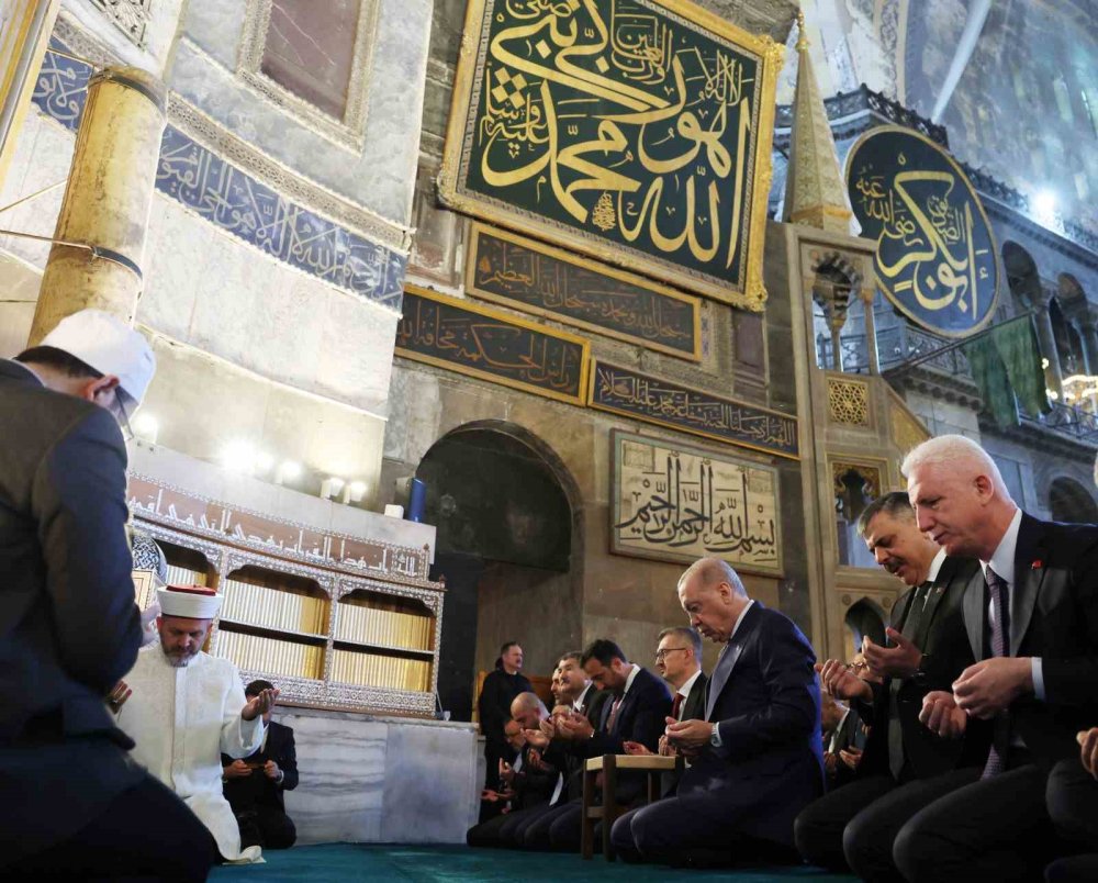 Ayasofya'da Tarihi Cuma: Erdoğan'dan Akşam İçin Heyecanlandıran Sözler