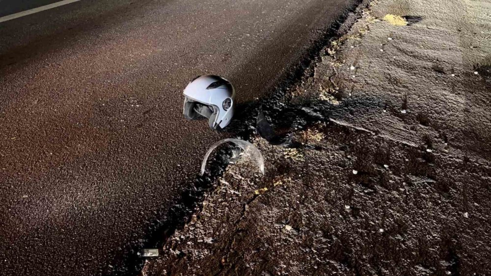 Mazgala takılan motosiklet bariyerlere çarptı: Sürücü ağır yaralı