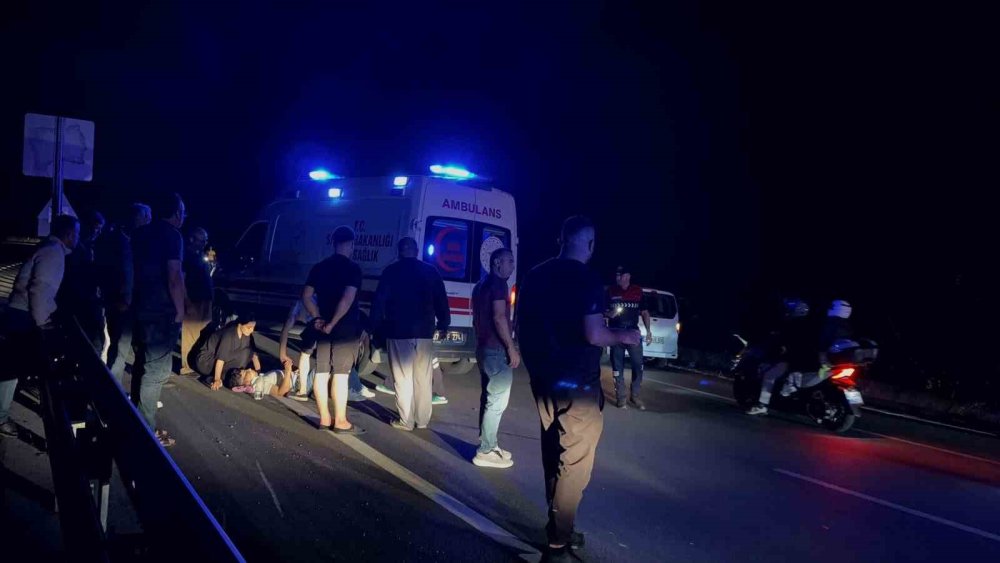 Mazgala takılan motosiklet bariyerlere çarptı: Sürücü ağır yaralı