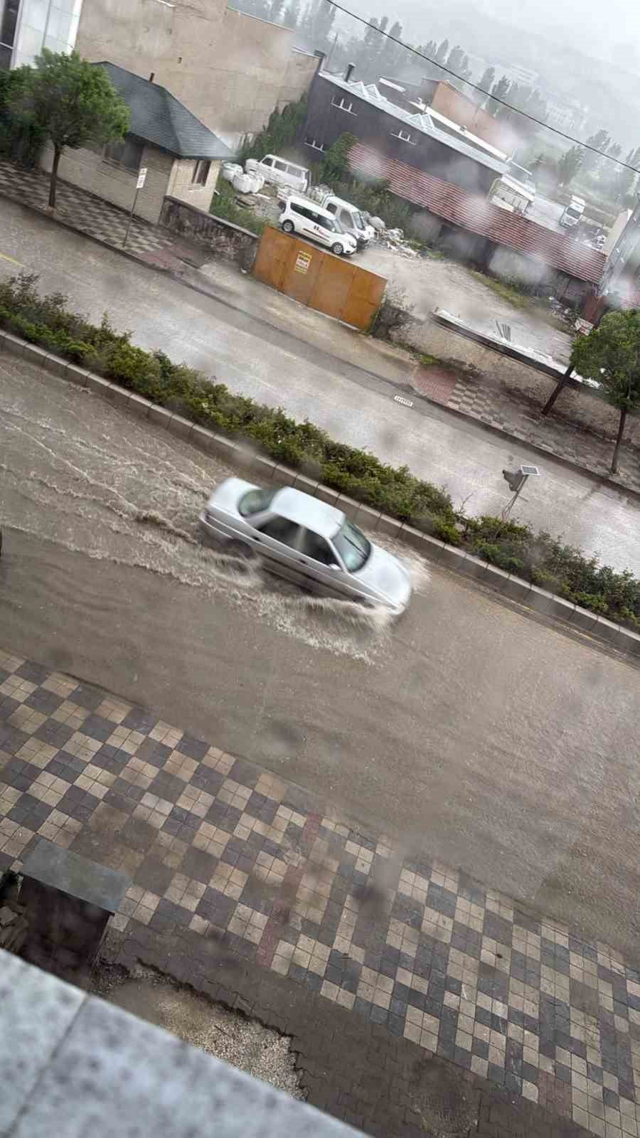 Meteoroloji Uyardı, Dolu Vurdu! Bozüyük Sular Altında