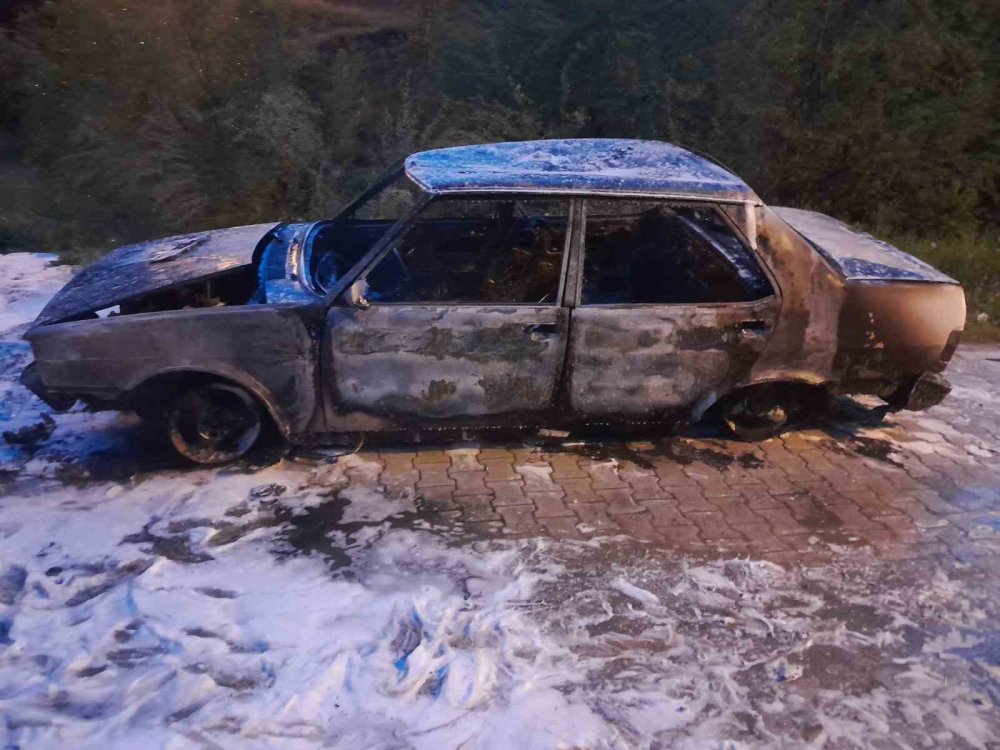 Seyir Halindeki Araç Küle Döndü: Sürücü Son Anda Kurtuldu