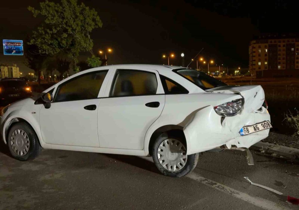 Aksaray'da 2.30 Promil Alkollü Sürücü Park Halindeki Araca Çarptı