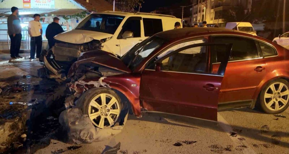 Aksaray'da Alkollü Sürücü Dehşet Saçtı: 4 Araca Çarptı!