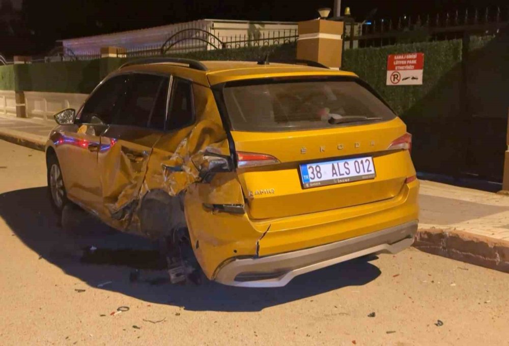 Aksaray'da Alkollü Sürücü Dehşet Saçtı: 4 Araca Çarptı!