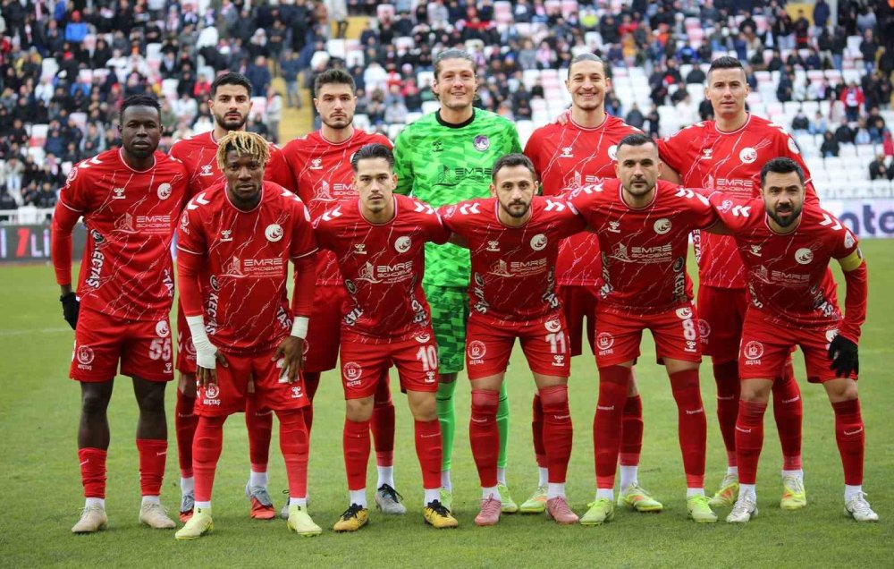 Ankara Süper Lig'e tutunmaya çalışıyor! Kulüpler kapandı