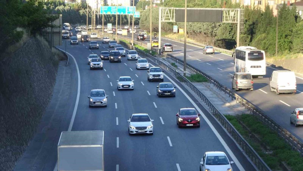 Büyükşehirde yaşayanlar erkenden döndü