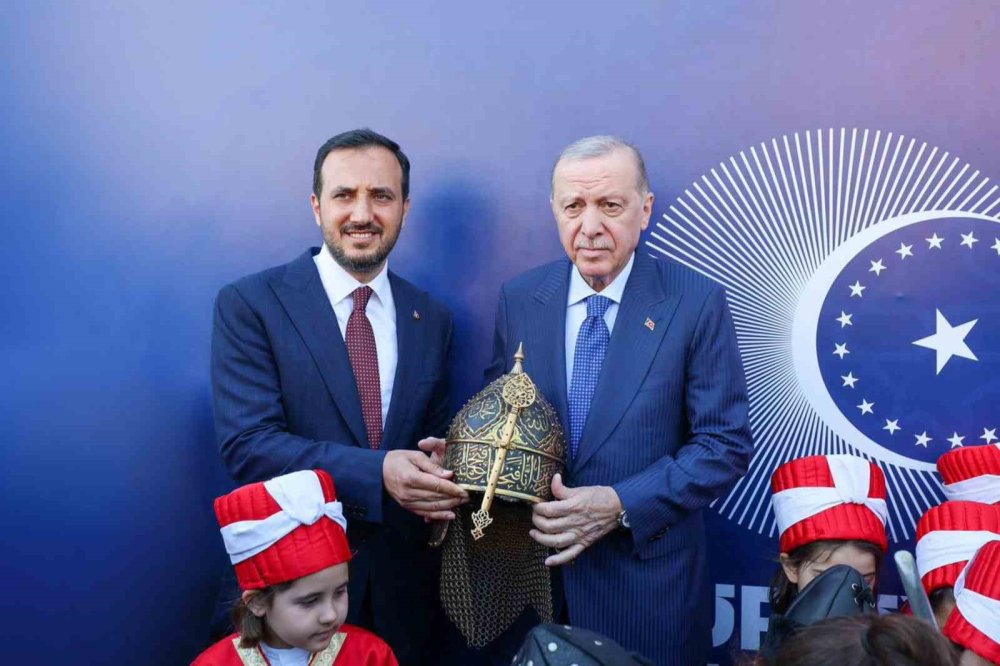 Cumhurbaşkanı Erdoğan’a Fatih'in miğferi