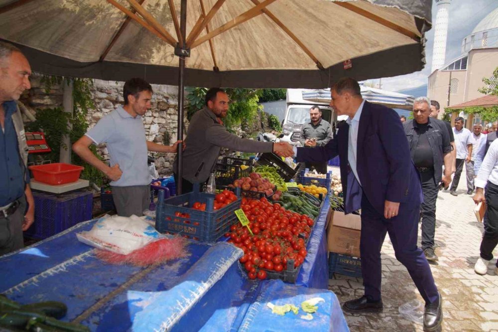 İzmir Tugay'la siyaseti bırakıp Büyükşehir olduğunu hatırladı
