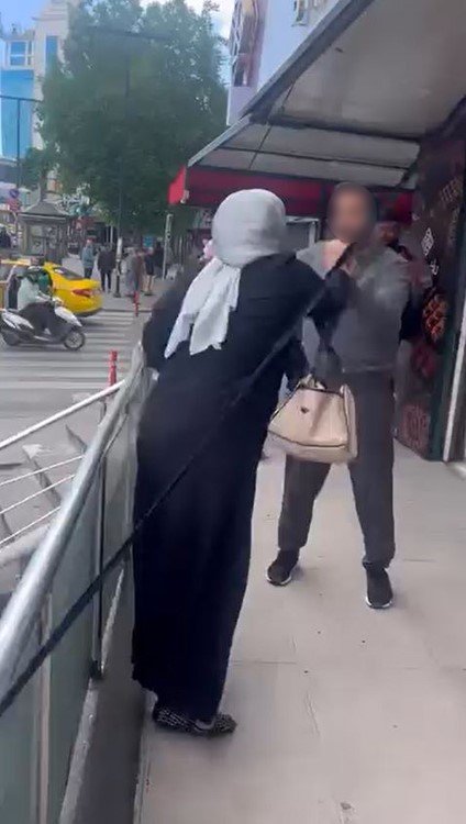 Kıskançlık Dehşeti: Genç Kızı İş Yerinde Bıçakladı!
