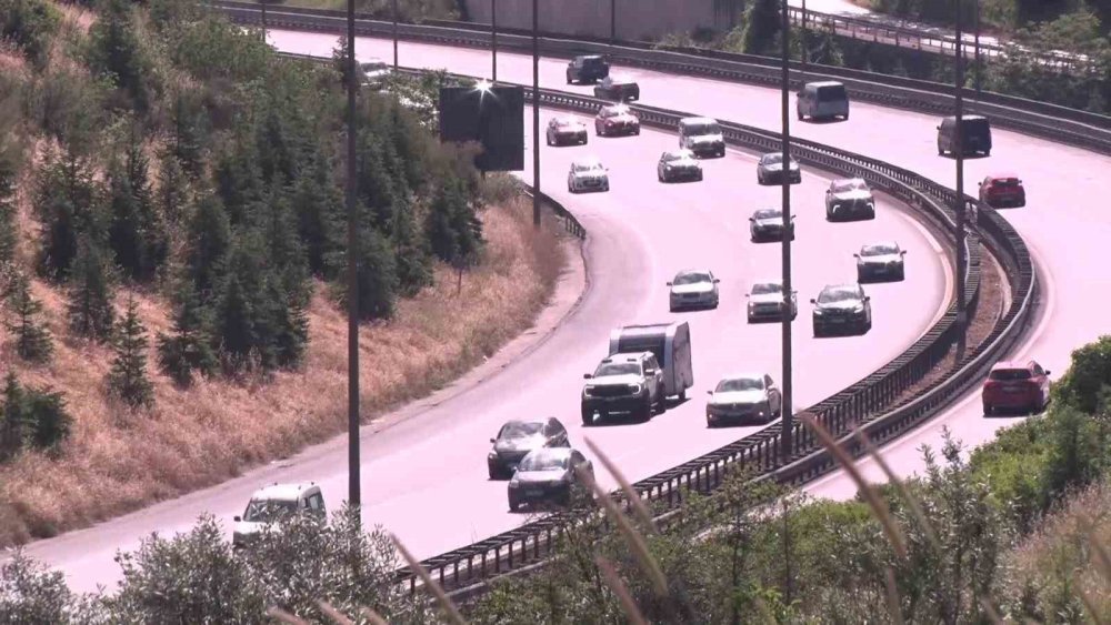 Köprüler viyadükler yollar doldu taştı