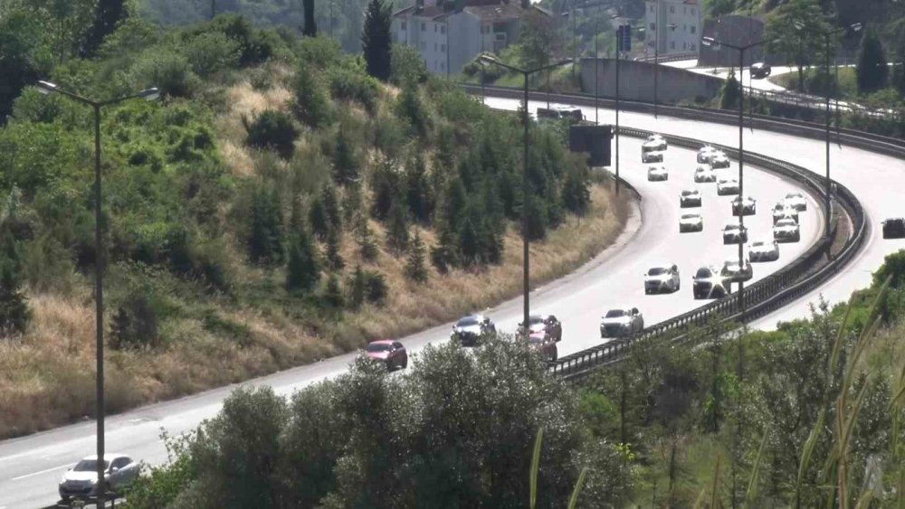 Köprüler viyadükler yollar doldu taştı