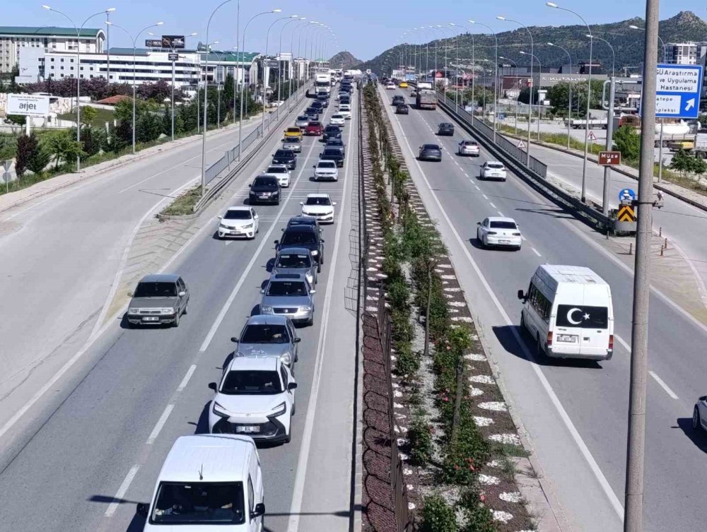 Yoldakilerle şehrin nüfusu katlandı