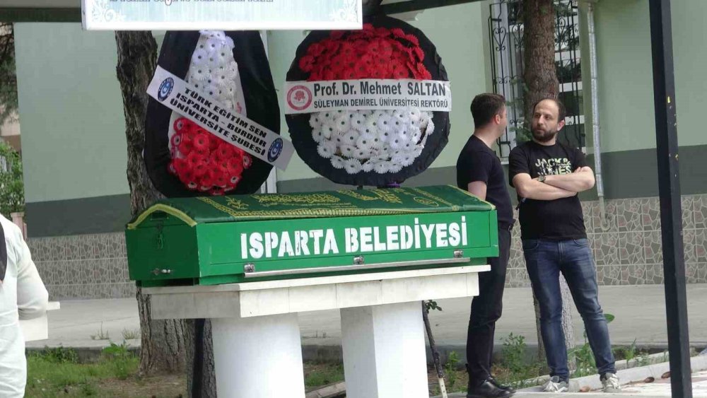 Kazada hayatını kaybeden Prof. Dr. İsmail Kır son yolculuğuna uğurlandı