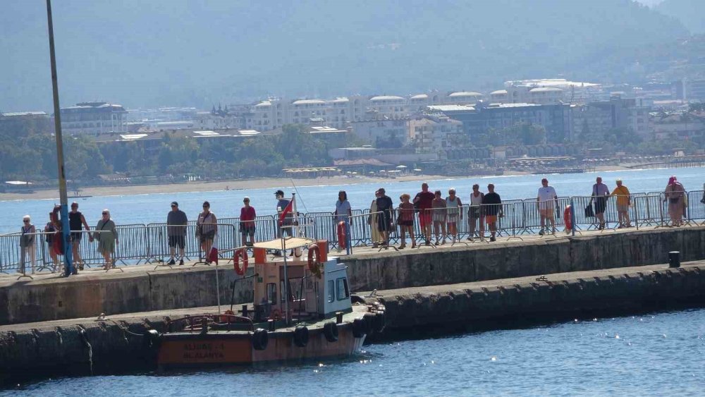 Marella Discovery Alanya’ya demirledi, bin 767 turist geldi