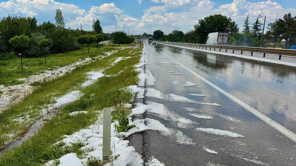 Afyon-Konya yolu beyaza büründü