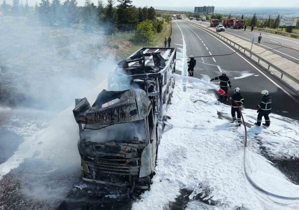 Aksaray’da Korku Dolu Anlar: Doğalgaz Yüklü Tır Böyle Patladı