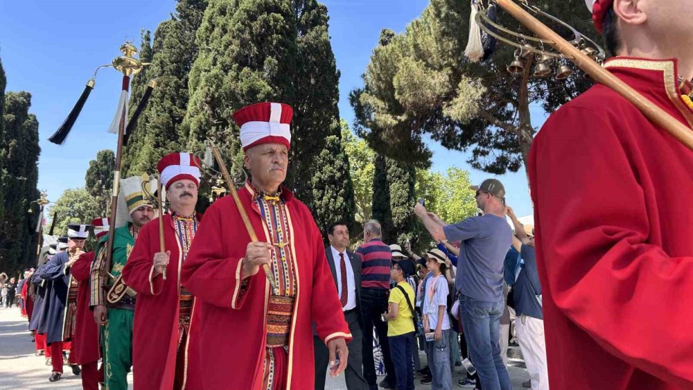 Tarih Canlandı: İstanbul Saraylarında Mehter Coşkusu Başladı