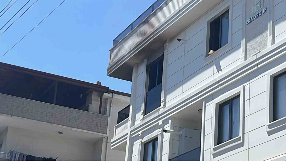 Darıca'da Yangın Dehşeti: Hamile Anne ve 2 Çocuğu Balkondan Kurtarıldı!