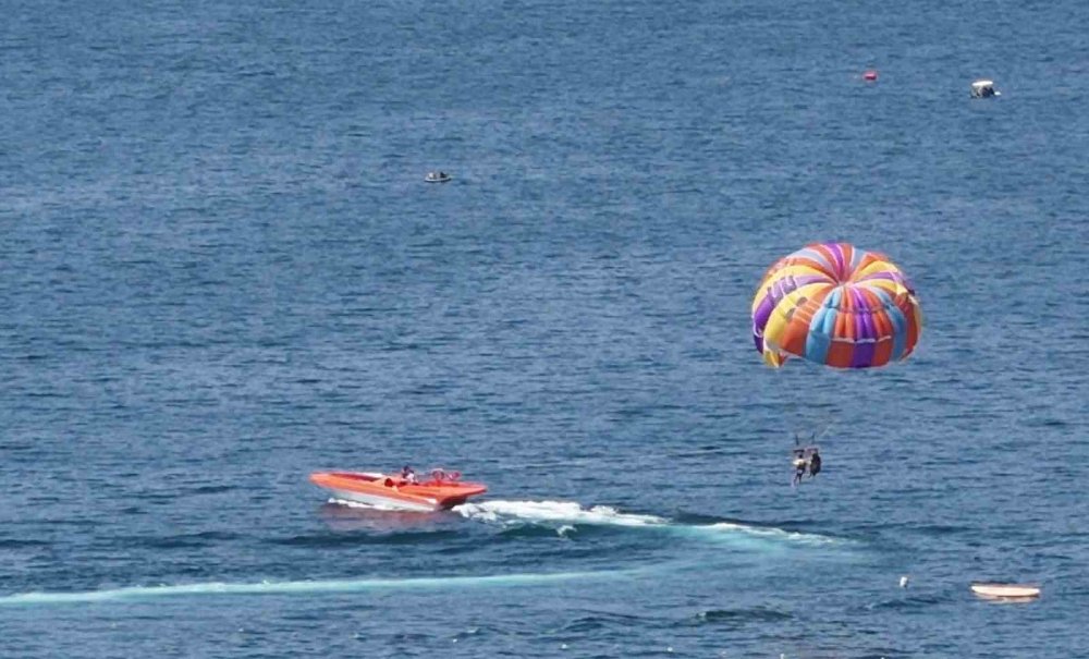 Antalya'da Zıt Mevsimler: Bir Yanda 35 Derece Bir Yanda 10 Metre Kar