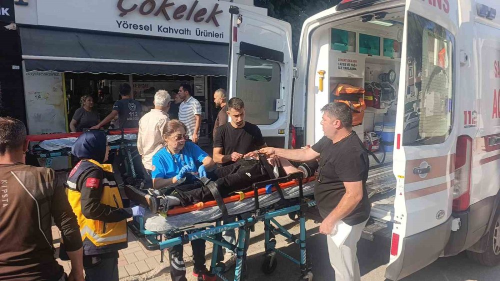 Palmiyeye çarpan Tofaş hurdaya döndü