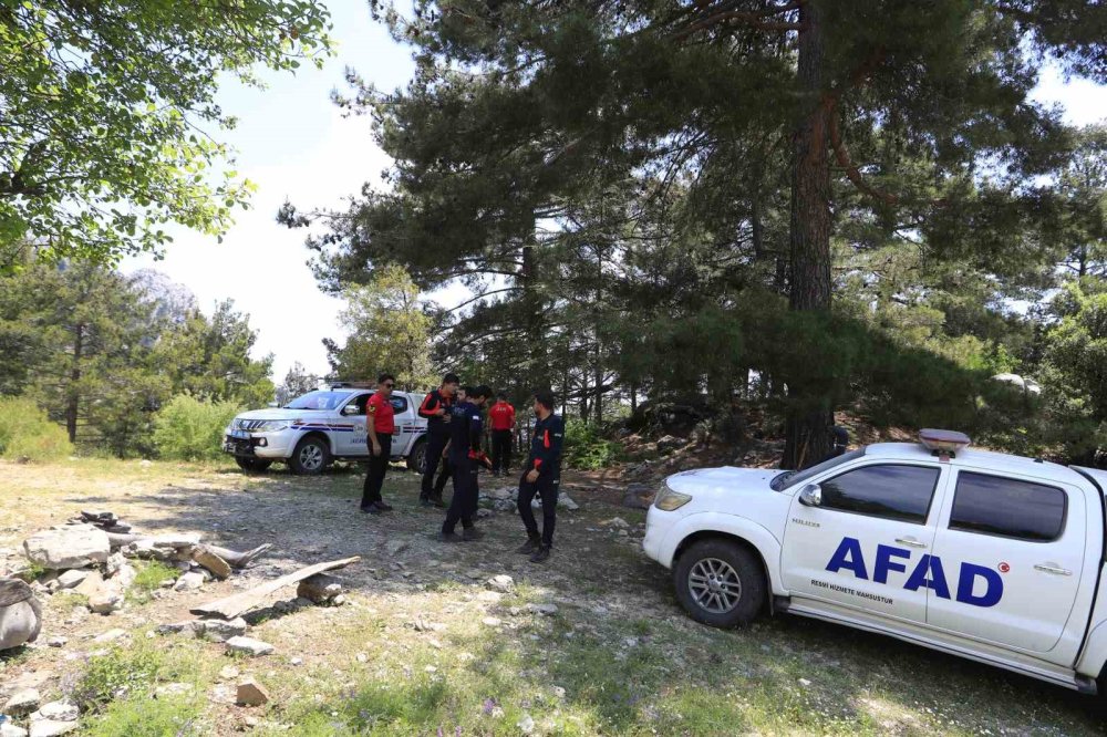 Sosyal Medyaya Özenip Gittiler: Kral Havuzu'nda Mahsur Kaldılar