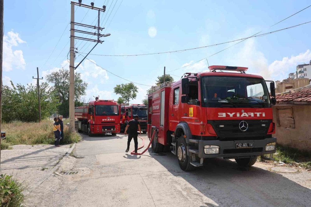 Selçuklu'da Müstakil Ev Yangını: Ekipler Müdahale Etti