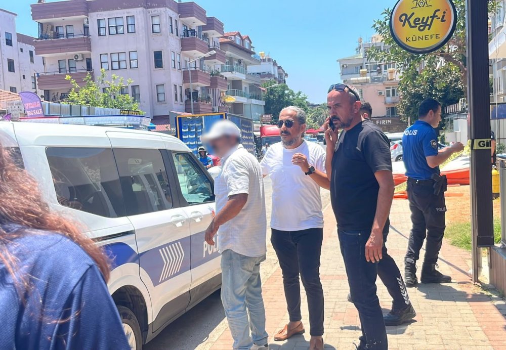 Bunalıma girip çatıya çıkan şahsı polis ikna etti