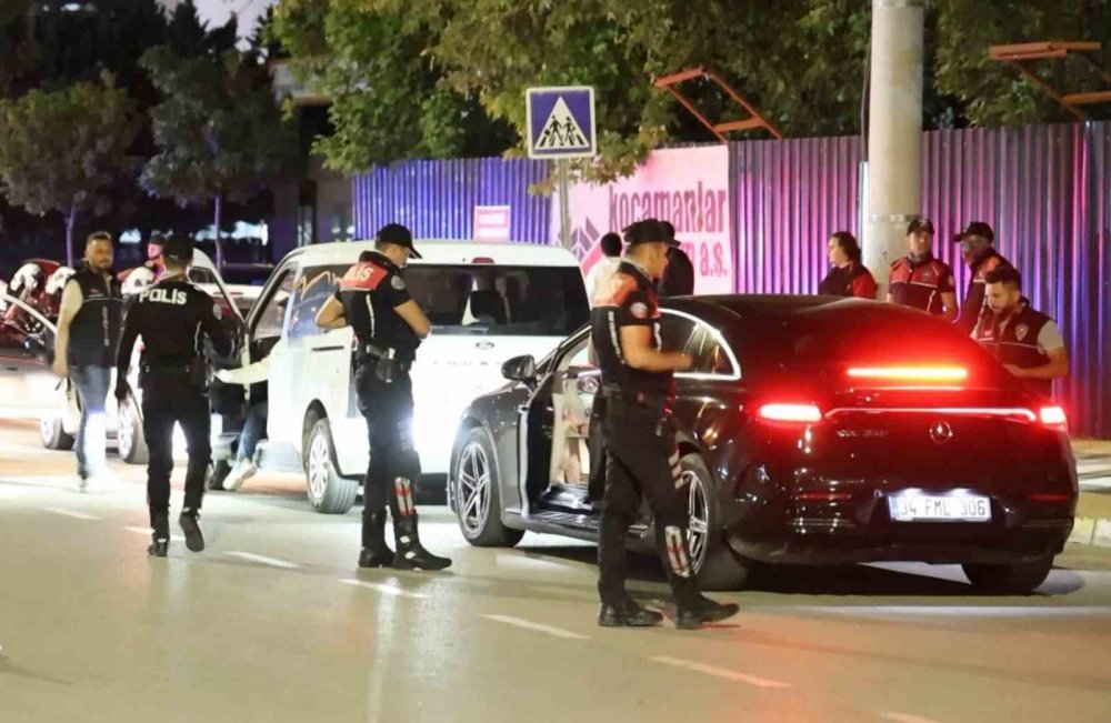 Gece Yarısı Şok Huzur Uygulaması: 4 Gözaltı