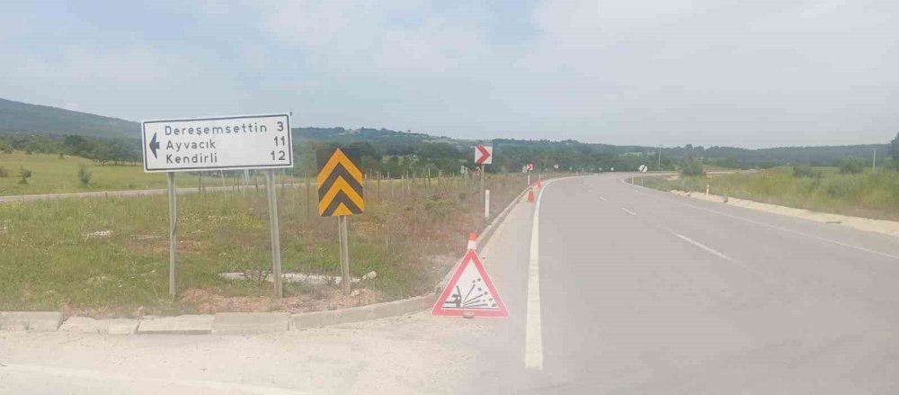 Karayolları ot biçerken bir aracın camını patlattı