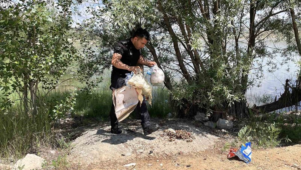Konya'da Örnek Davranış: Dalgıç Polisler Barajı Temizledi