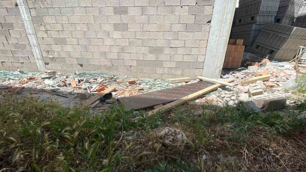Karaman’da üçüncü kattan düşen kalıp ustası ağır yaralandı