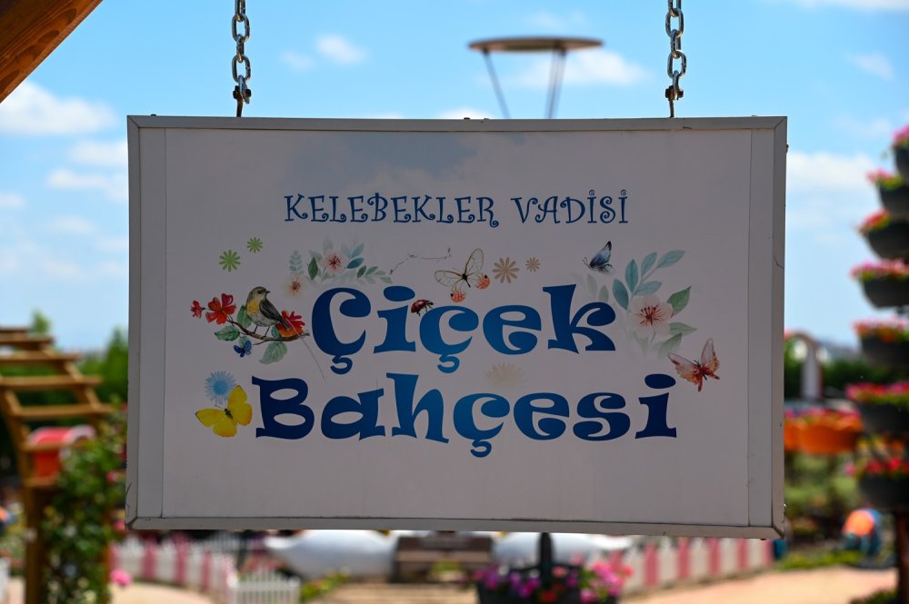 Konya’da Renk Cümbüşü: Selçuklu Çiçek Bahçesi Sezonu Açtı