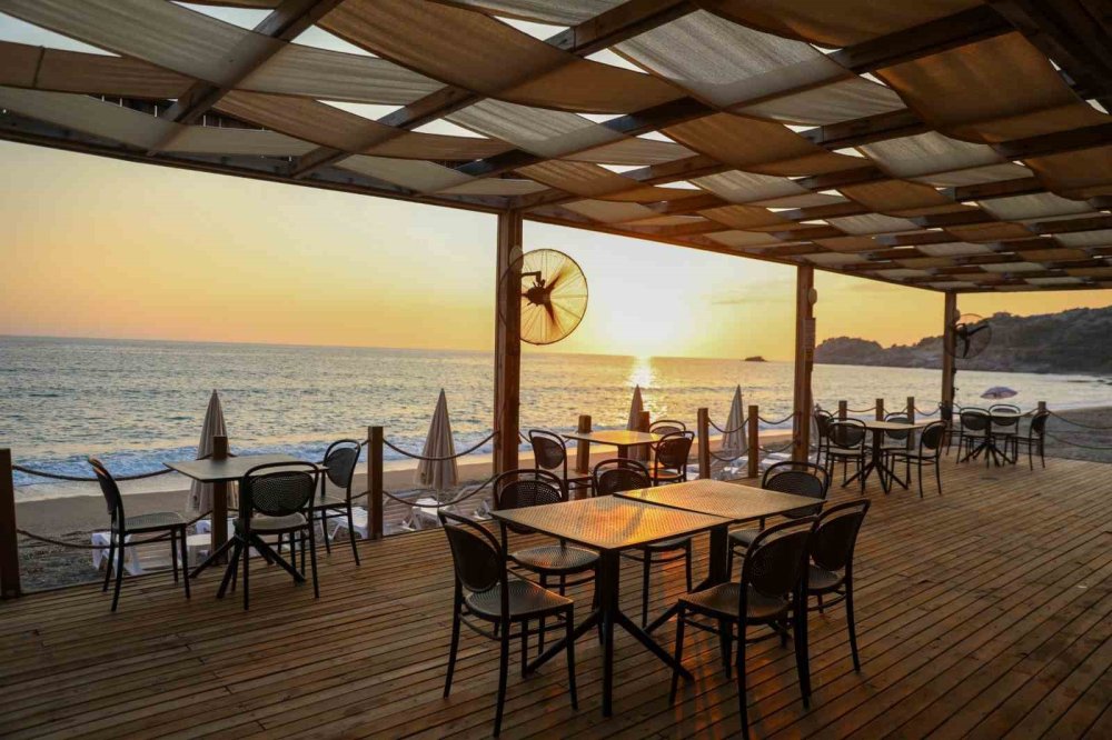 Alanya’da vatandaşların gözdesi halk plajları