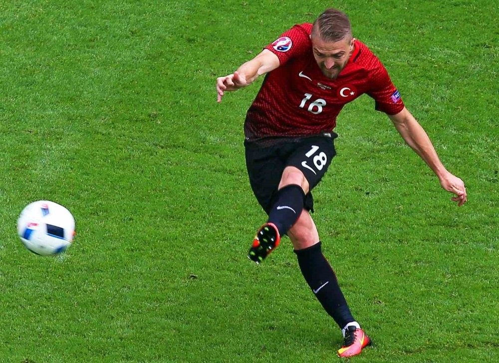 Caner Erkin, profesyonel futbol kariyerini noktaladı