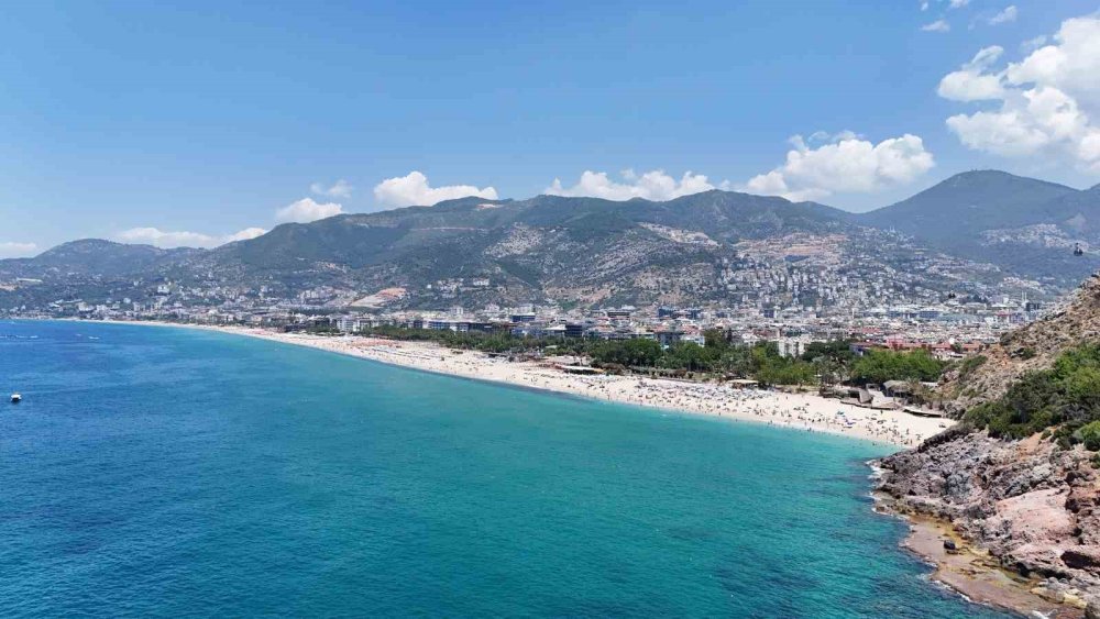 Alanya hareketlendi! Termometreler 31 dereceyi gösterdi