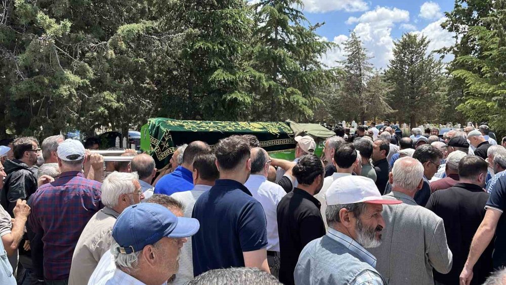 Isparta’daki Feci Kazada Hayatını Kaybeden Keziban Baysal Son Yolculuğuna Konya'da Uğurlandı