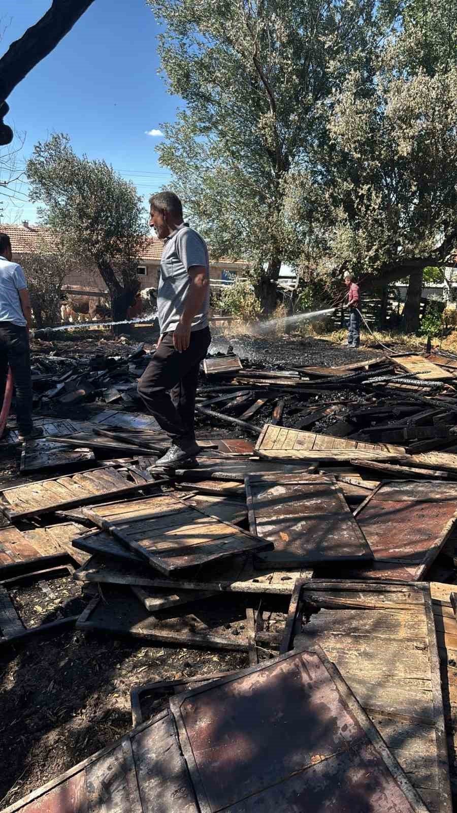Bahçedeki otlar yüzünden evini yakacaktı